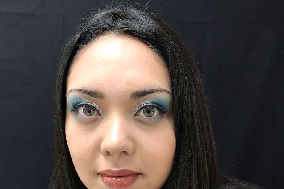 Azul en ojos