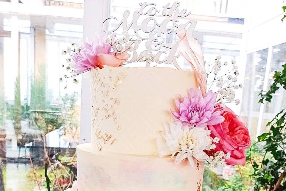 Torta de novios con flores