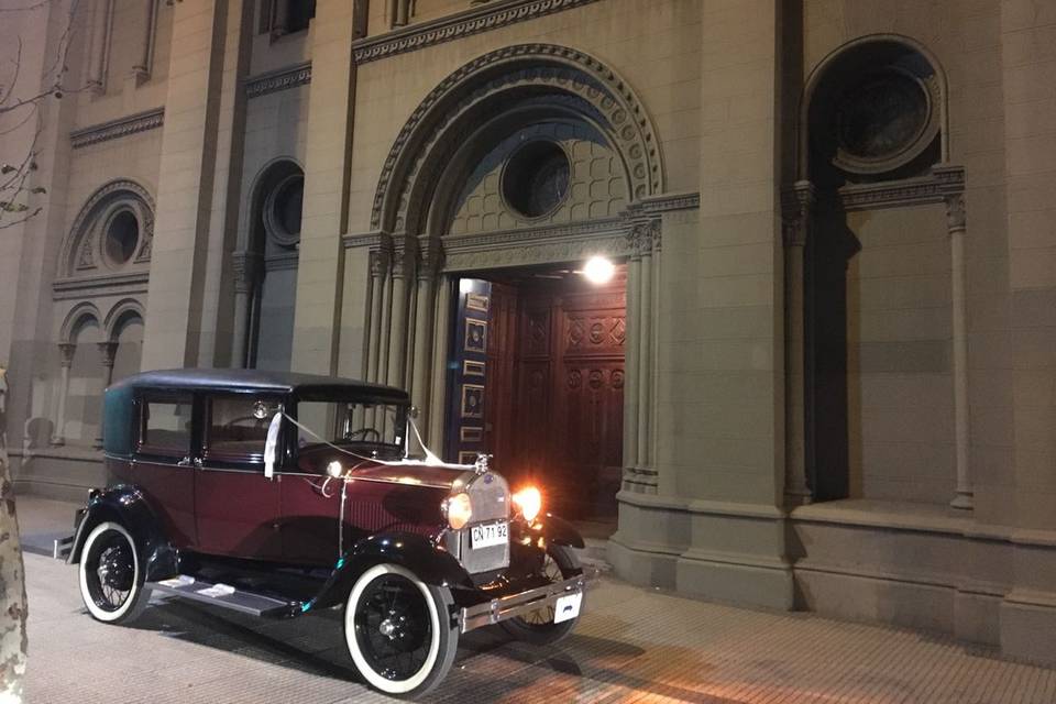 Ford a año 1929. Cuatro puertas