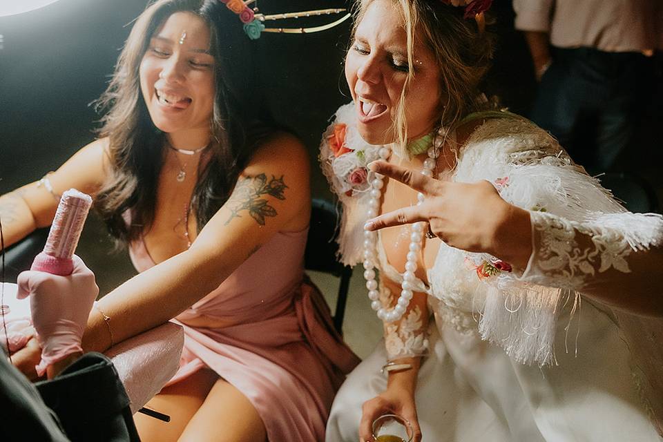 Acompañando a su invitada