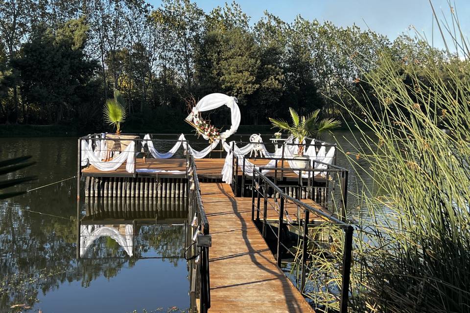 Muelle decorado