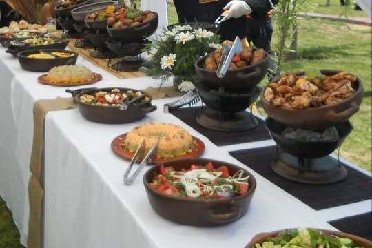 Buffet de carnes y ensaladas