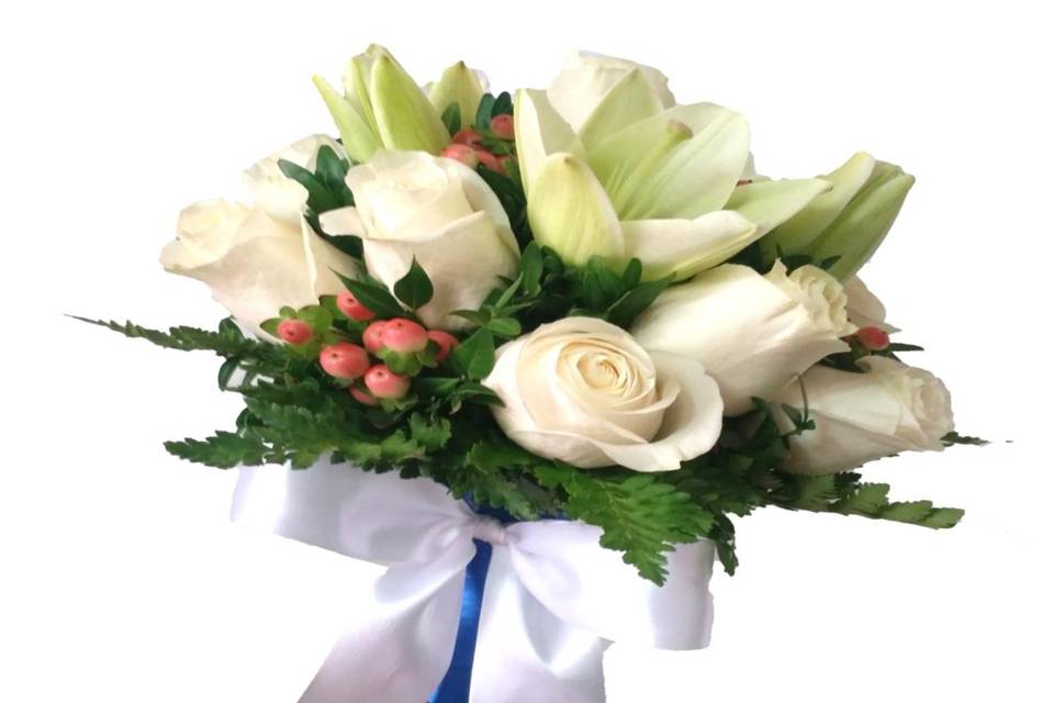 Bouquet de rosas y liliums