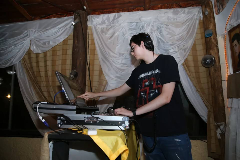 DJ en fiesta.