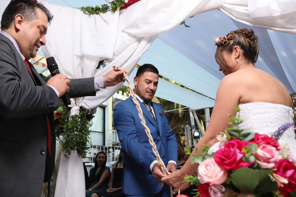 Novios en la ceremonia