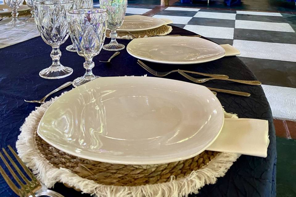 Salón de día, fiesta de noche