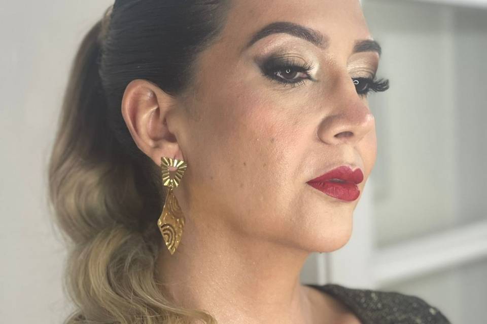 Maquillaje y peinado