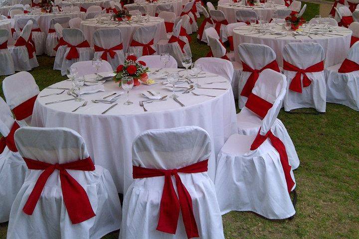 Salón montado en el jardín