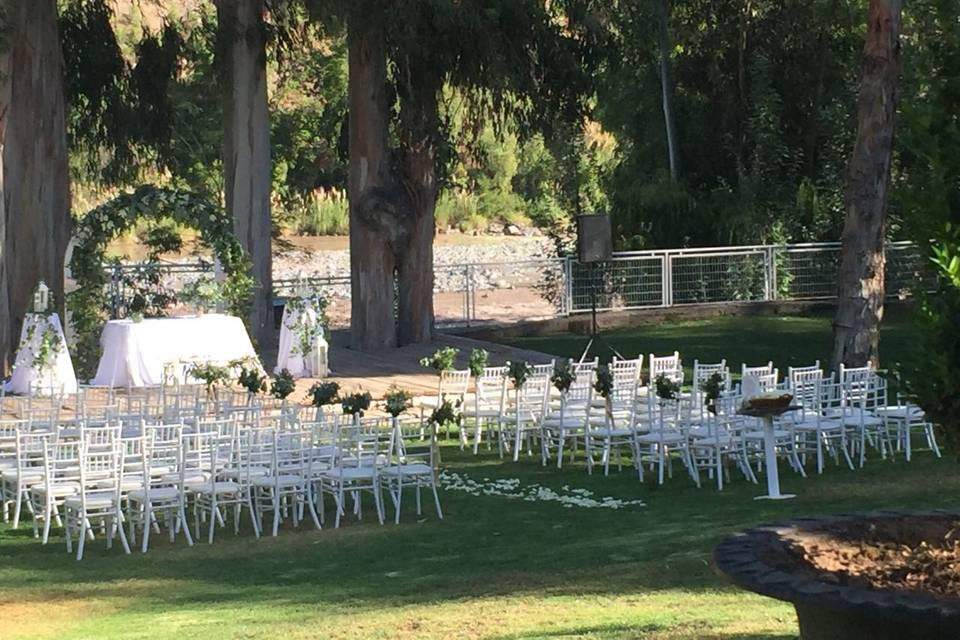 Ceremonias a orillas de río