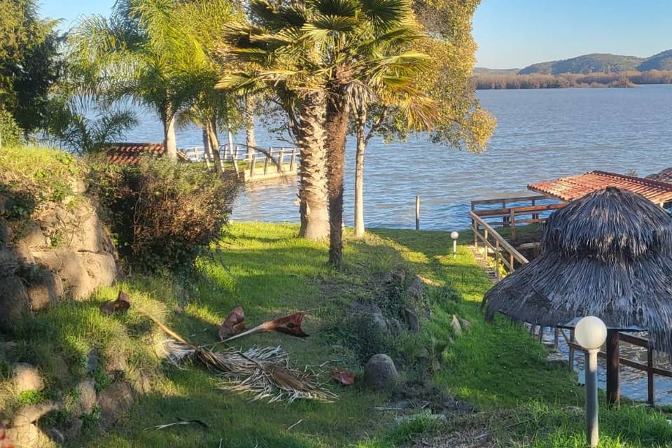 Exterior con vistas al lago