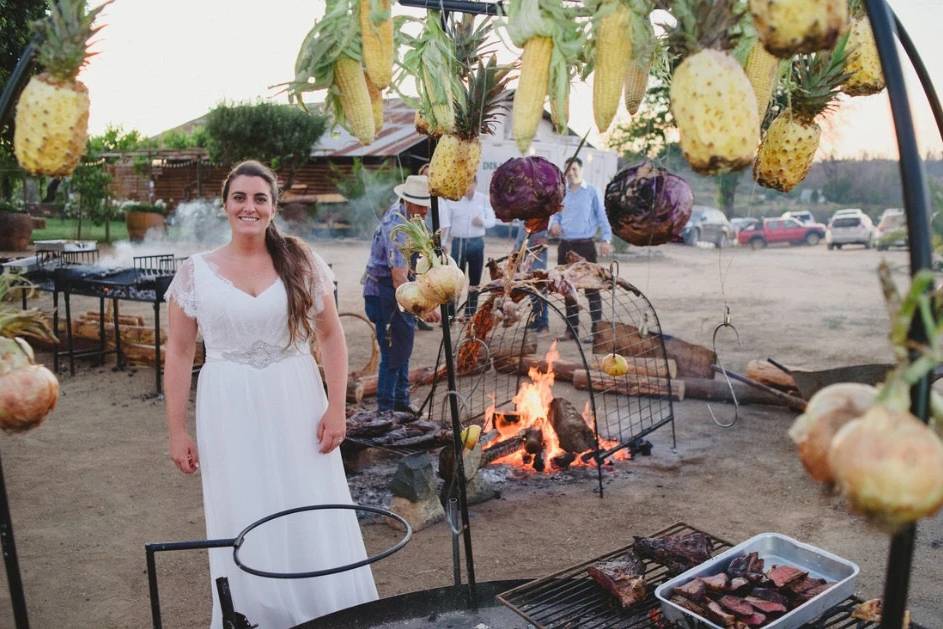 Novia viendo la parrilla