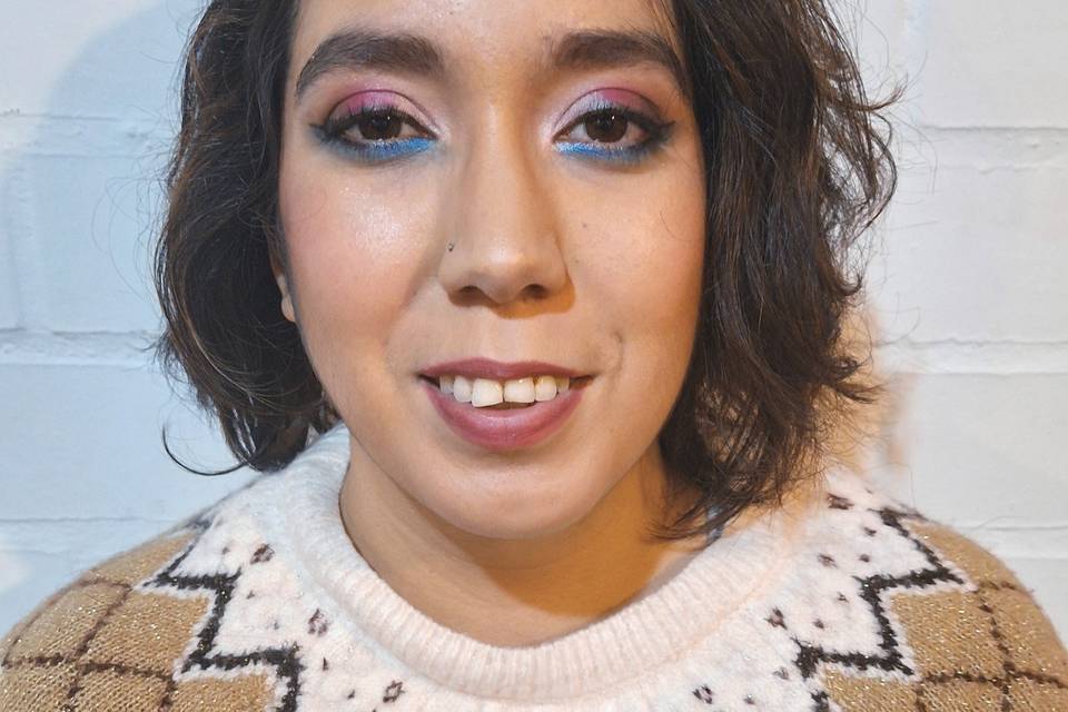 Maquillaje de fiesta en tonos azules y rosas