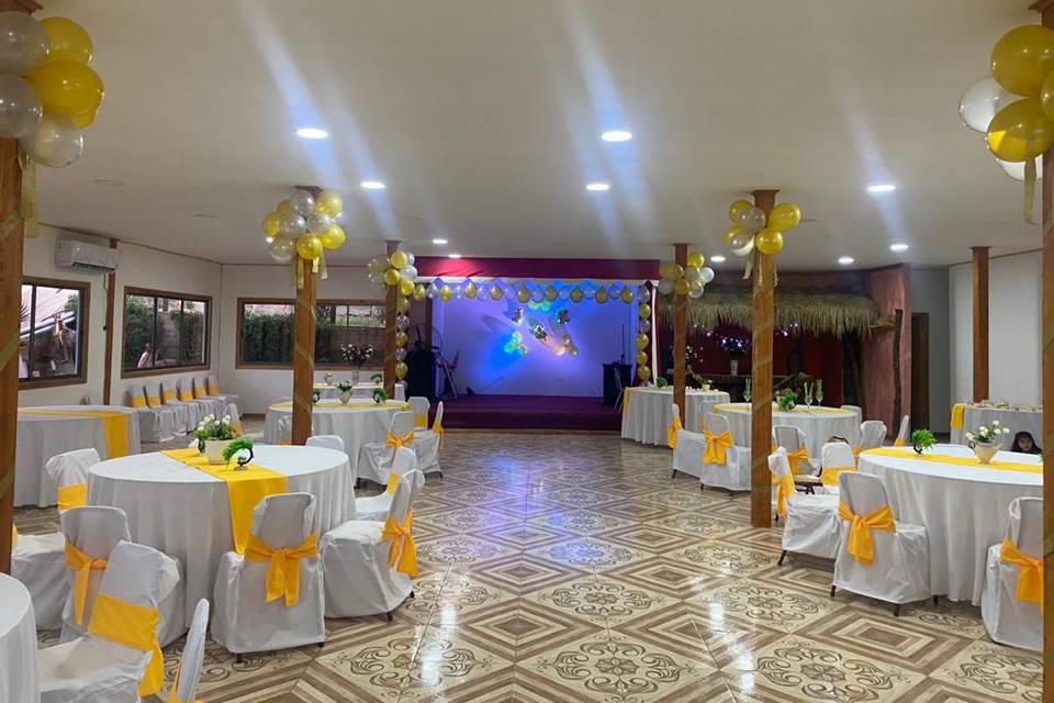 Salón de eventos amplio