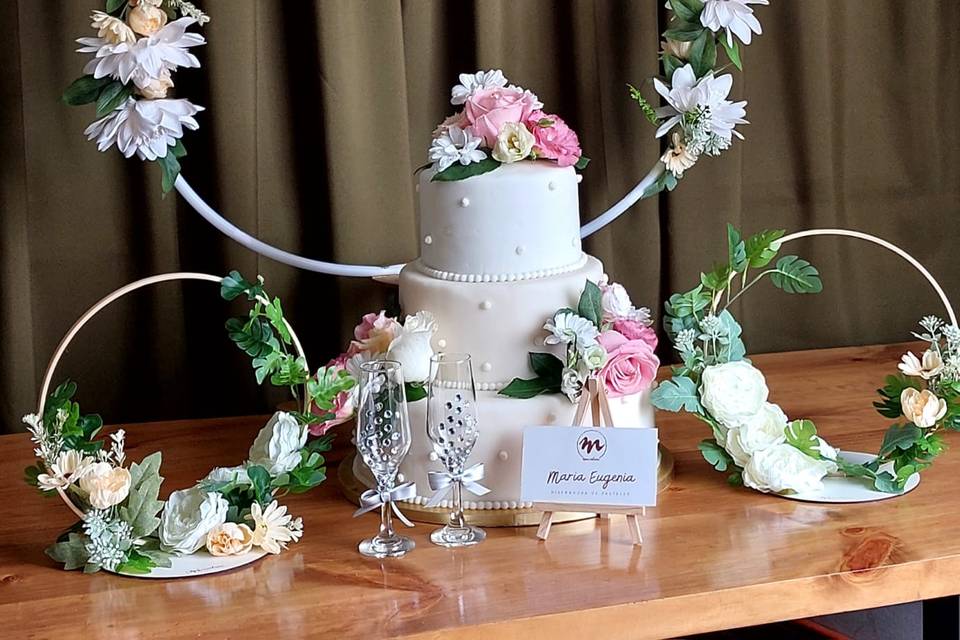 Novios con fondant y rosas