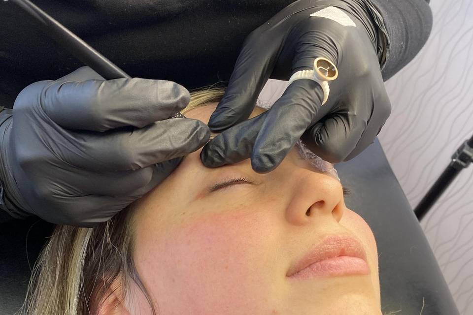 Microblading en cejas