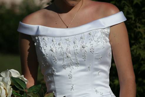 Detalles bordados en el corset