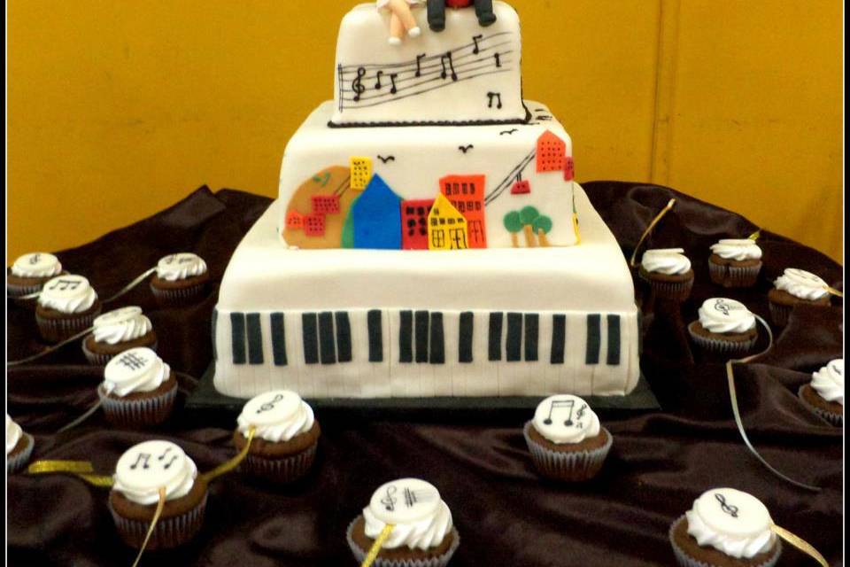 Torta boda valparaiso y piano.