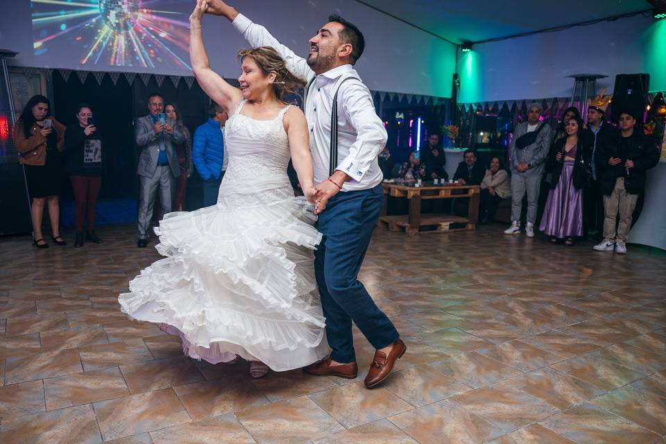 Baile ya casados