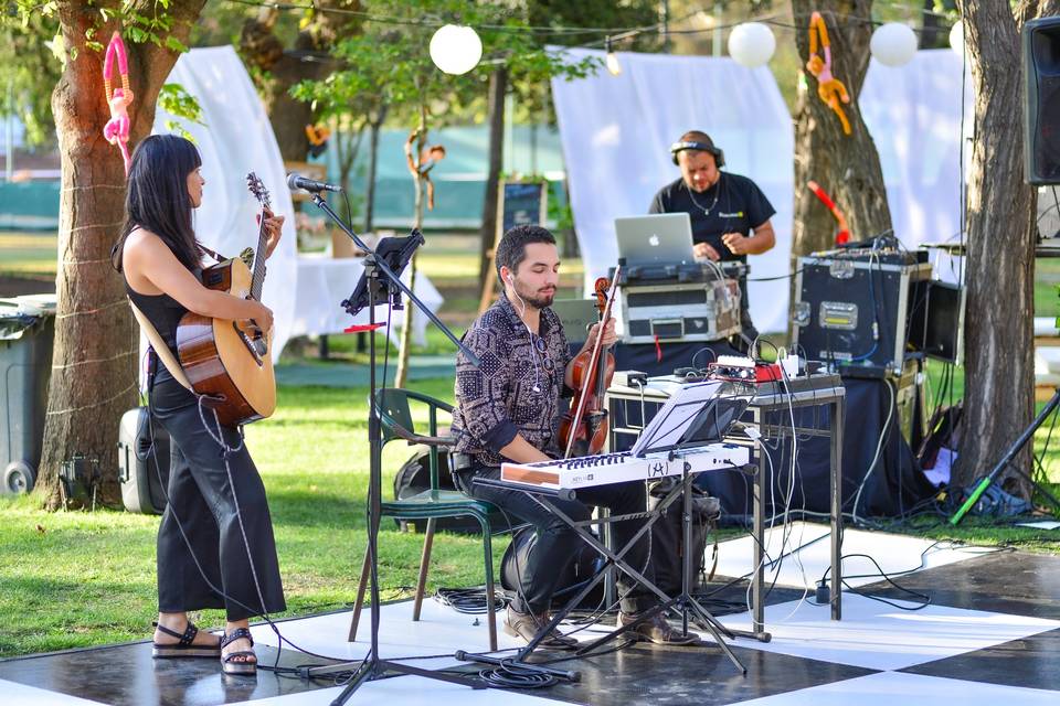 Tocando en evento al aire libre