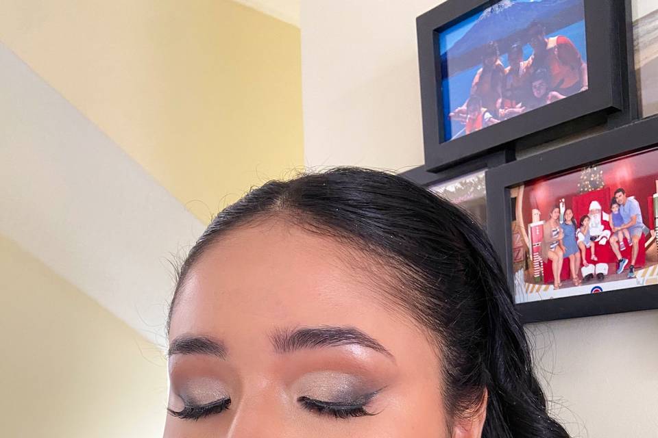 Maquillaje cutcrease abierto