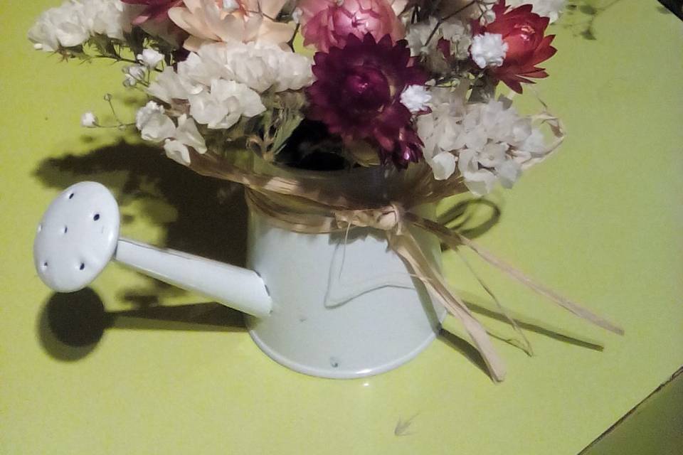 Elegante jarrita con flores