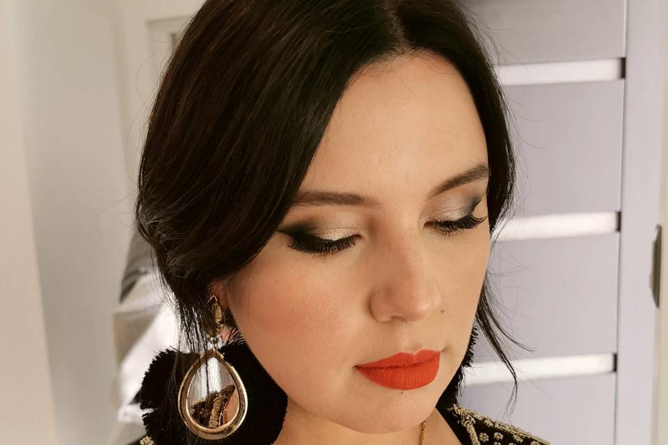 Maquillaje y peinado social