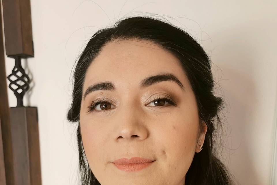 Maquillaje y peinado social