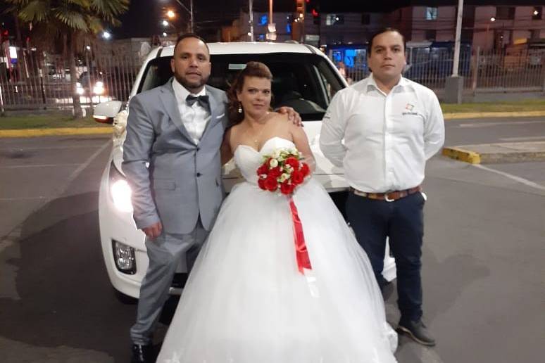Matrimonio junto al chófer