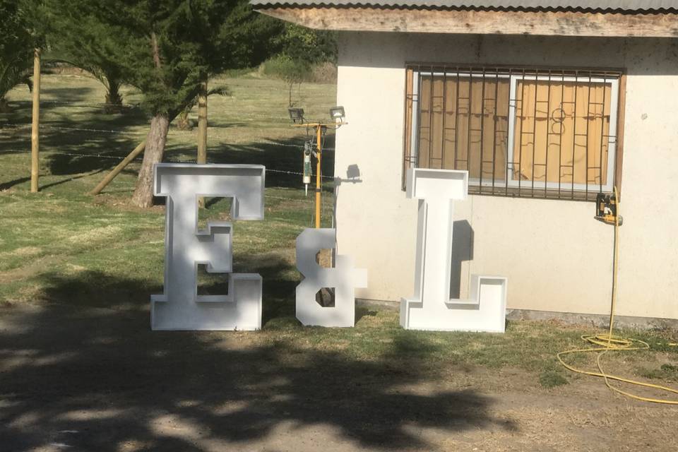 Letras en proceso iluminadas