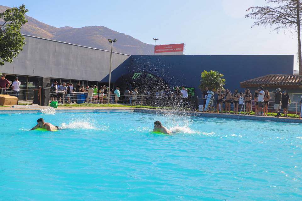 Piscina en áreas verdes