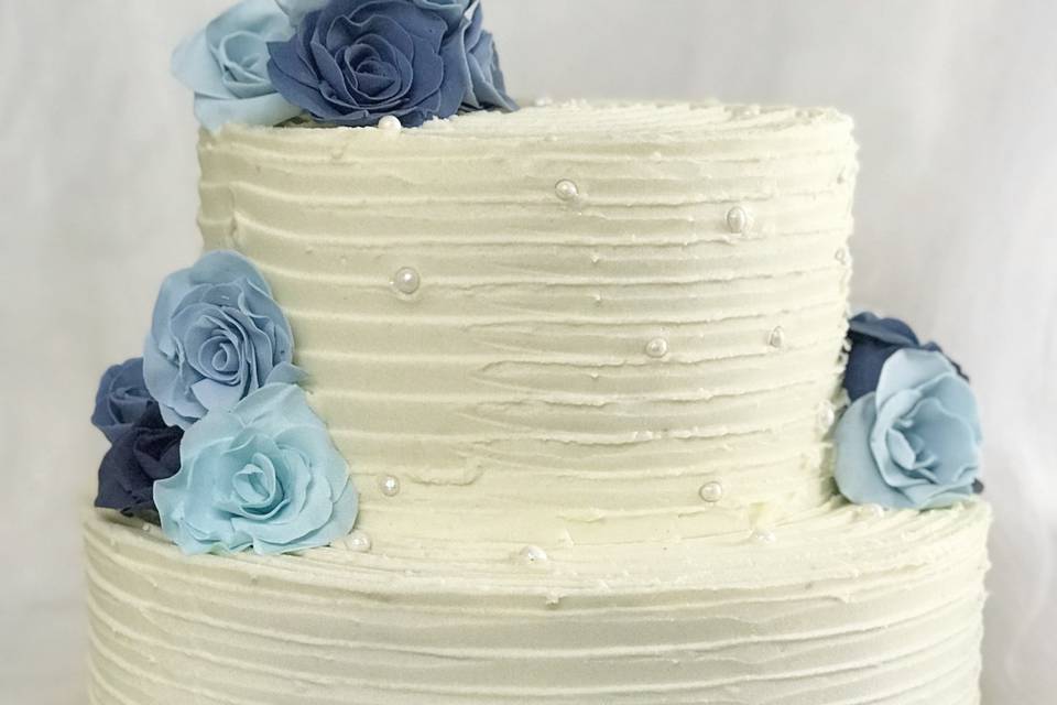 Butter cream y flores  azules