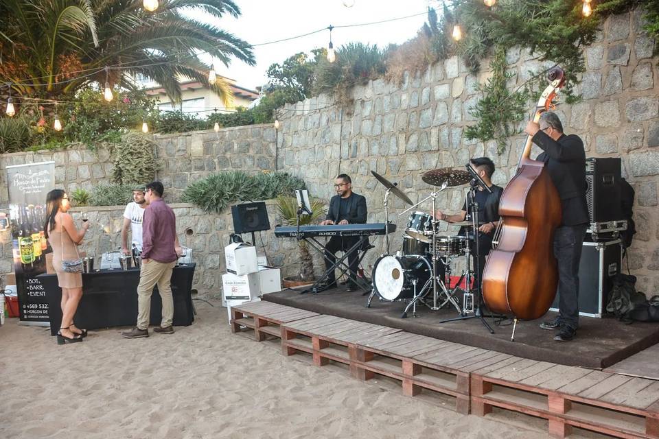 Tres para Cuatro, Jazz Trio.