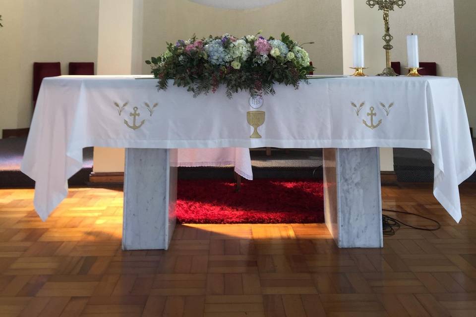 Cristo y Altar hortensias