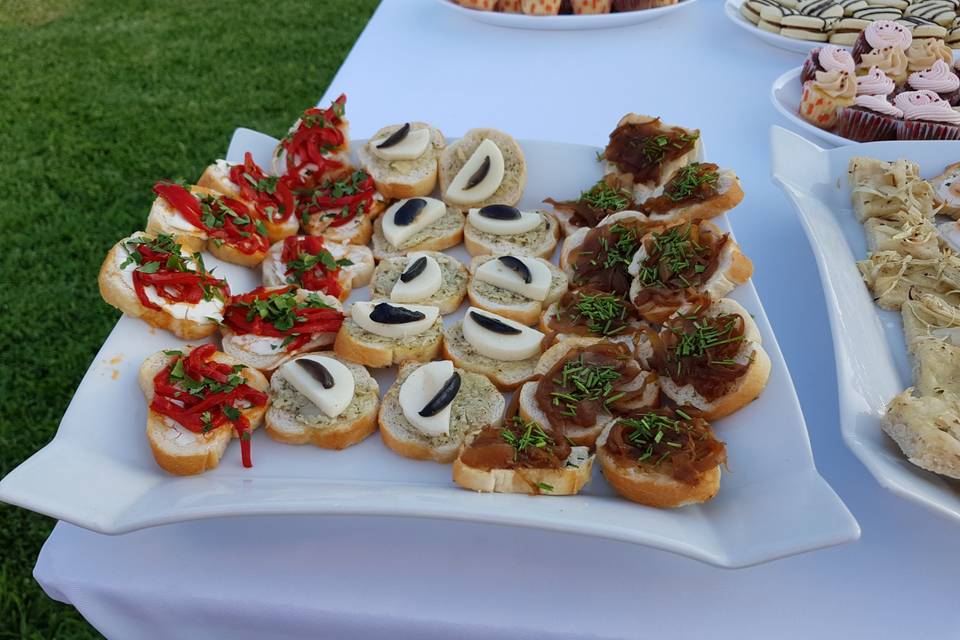 Crostinis pimentón asado